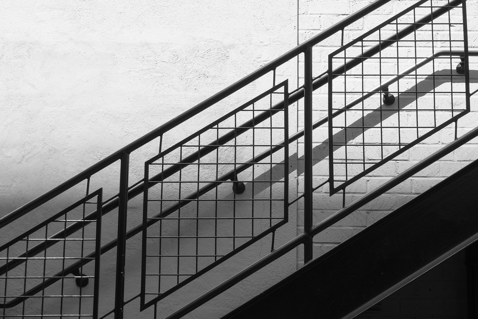 outdoor-black-and-white-architecture-structure-white-stair-714489-pxhere.com